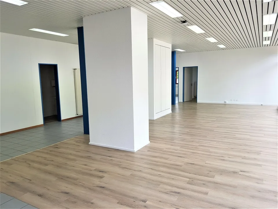 Surface mixte dépôt / bureau / showroom - Bail flexible