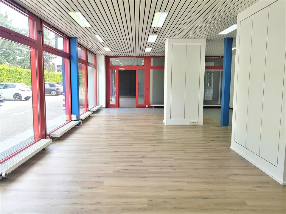 Surface mixte dépôt / bureau / showroom - Bail flexible