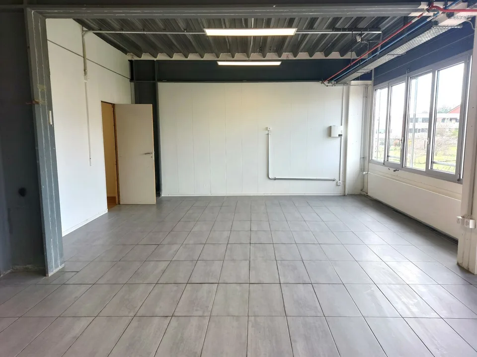 BAIL FLEXIBLE - Bureau/atelier/dépôt 79m2 avec eau + évacuation
