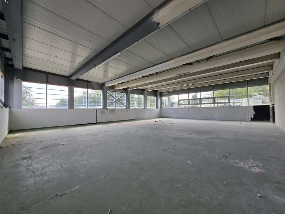 Excellent location - Workshop / storage - 288m² - Crissier
