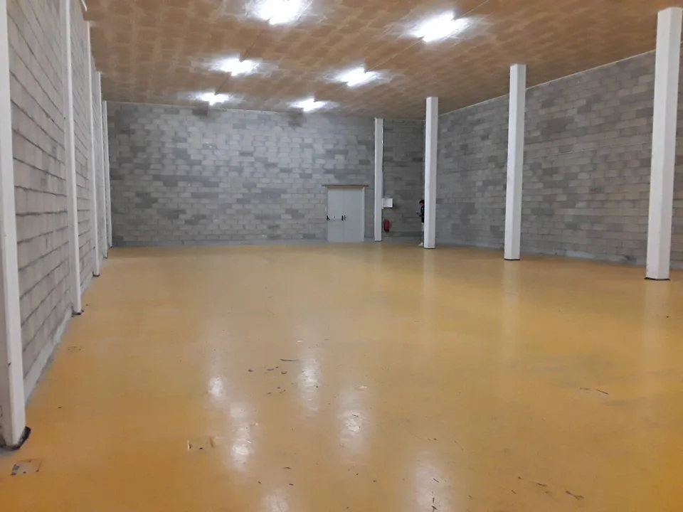 Grand dépôt 315m2 - Hauteur 5m - Bail flexible - Bon accès camion
