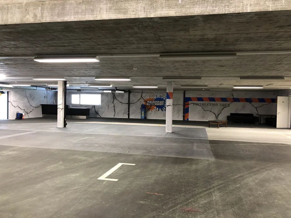 Lager von ca. 2100 m2 - Gute Anbindung - Nahe Annehmlichkeiten