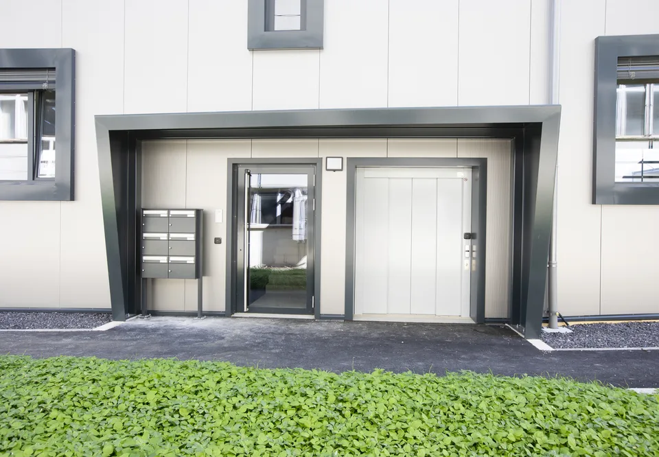 Helles und modernes - Lastenaufzug/Lift - Flexibler Mietvertrag