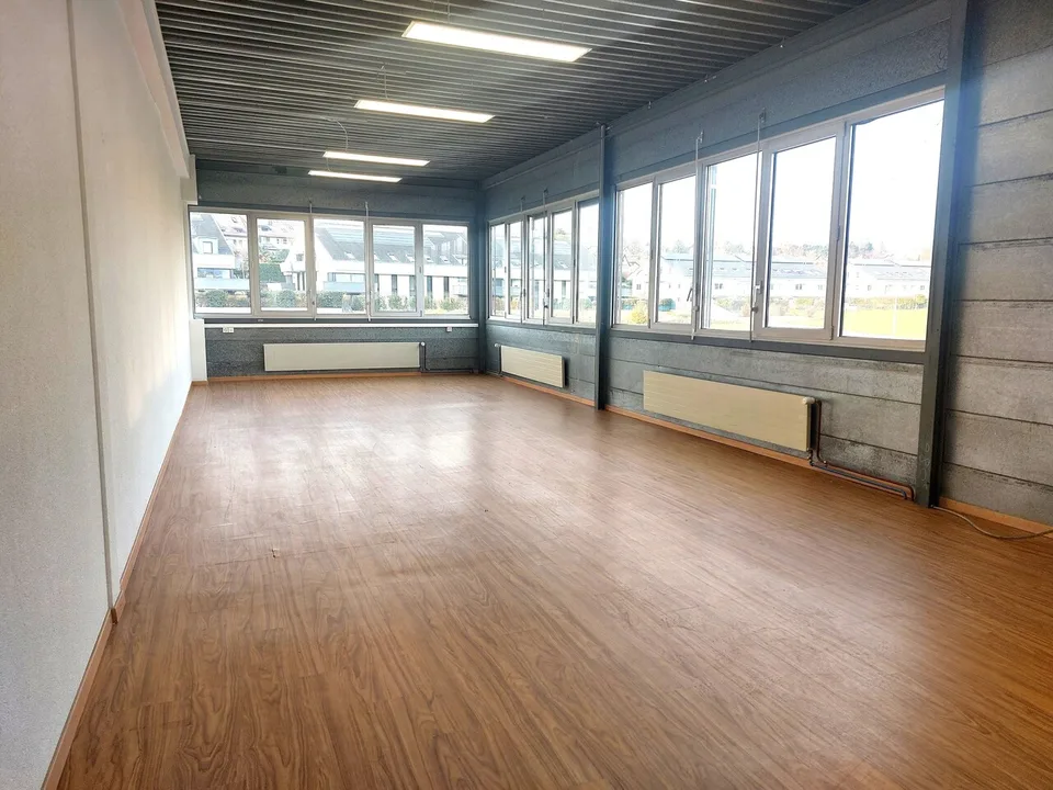 61 m2 Büro - Entladebereich mit Plattform - Flexibler Mietvertrag