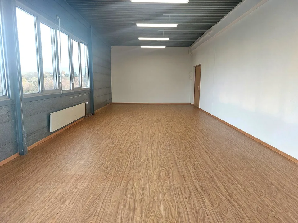 61 m2 Büro - Entladebereich mit Plattform - Flexibler Mietvertrag