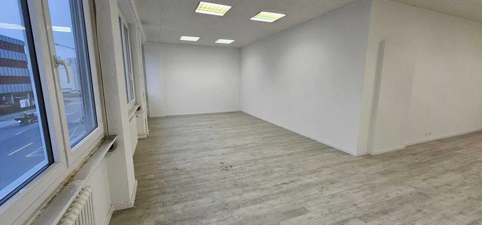 Spazio commerciale/ufficio di 65 m² in affitto - 1° piano
