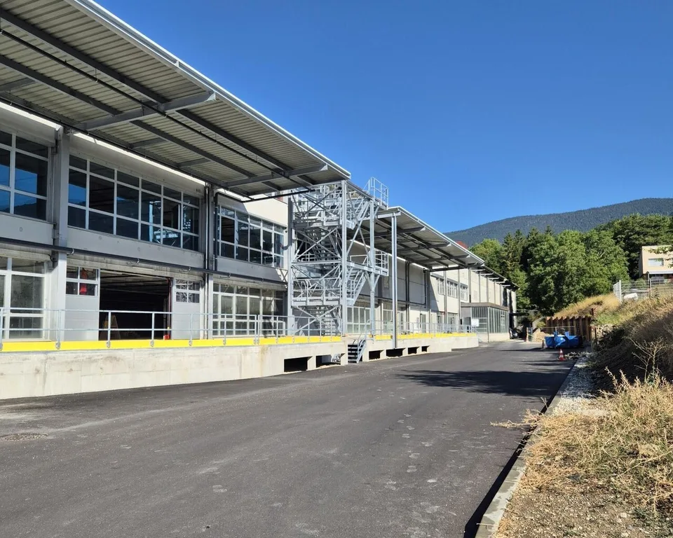 Warehouse of 2,900 m² for rent – Onnens