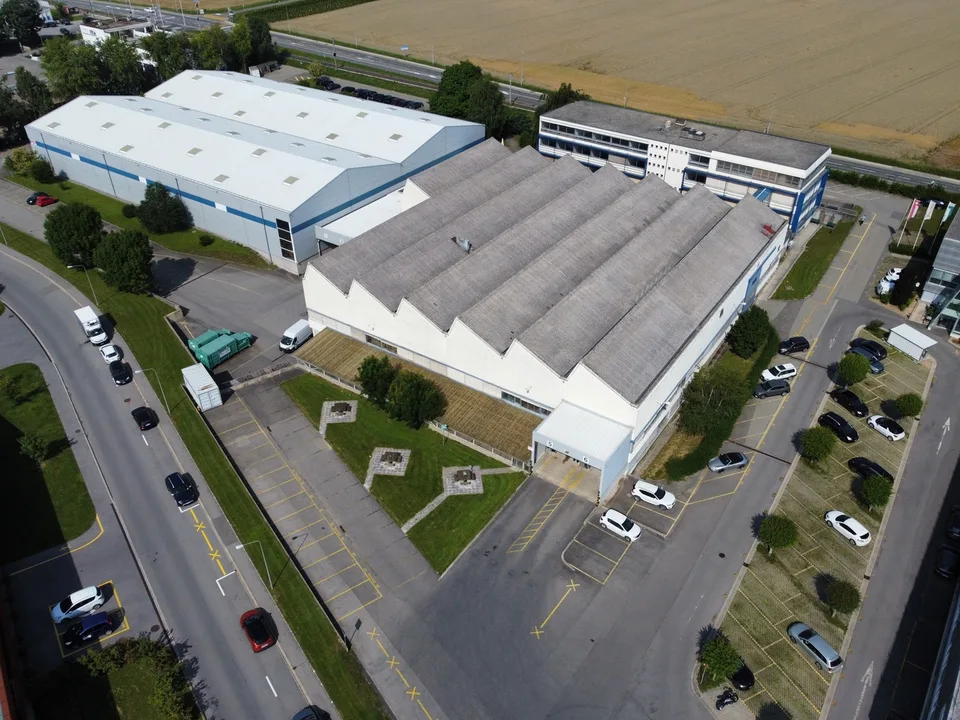 Halle logistique/dépôt 1140m2 - Quai de chargement - Proche autoroute