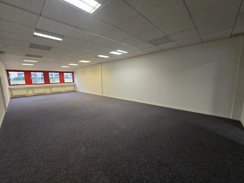 57m² Office - Ideally Located in Gland