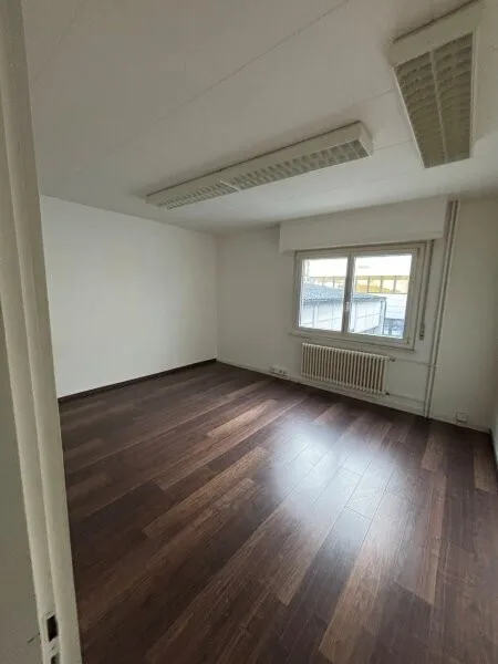 Spazio commerciale/ufficio di 45 m² in affitto - 1° piano