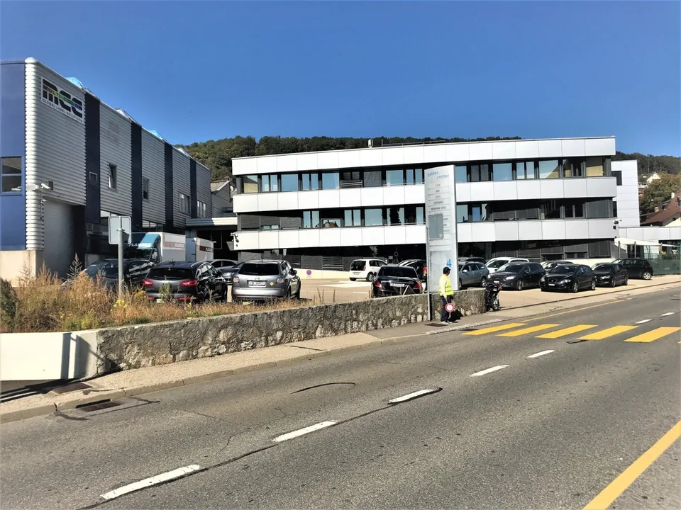 Al confine di Neuchâtel - Hall industriale di 1.500m2