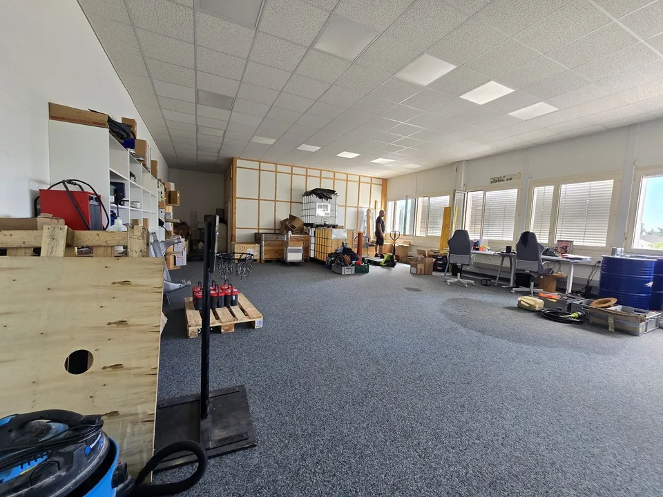 Werkstatt / Gewerbefläche von 148 m² zu vermieten - sehr gut gelegen in Gland
