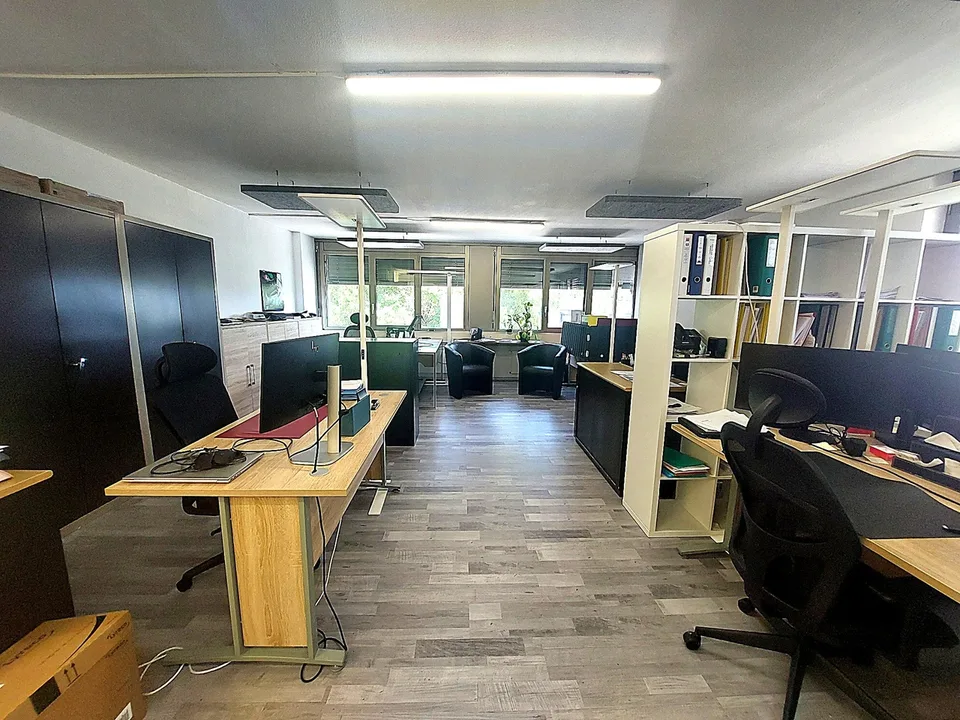 Bureau de 75 m2 au 1er avec ascenseur - Proche autoroute et bus