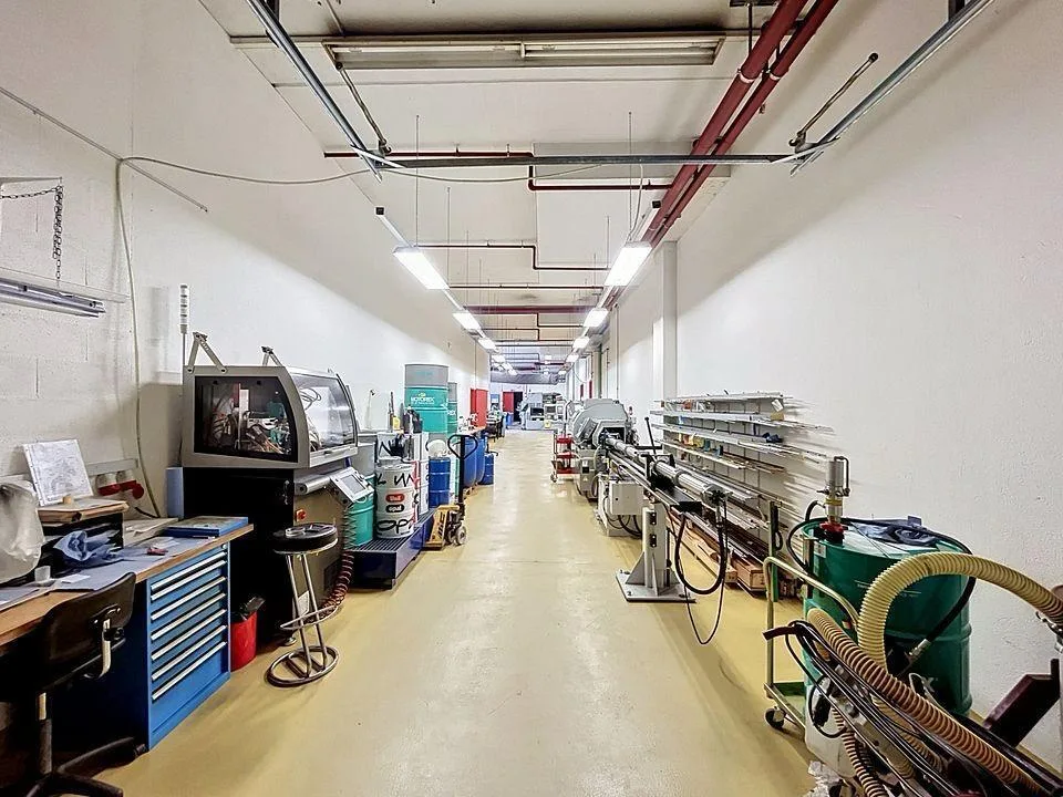 420 m2 Werkstatt im Erdgeschoss - Zugang mit Sektionaltor - Nahe allem