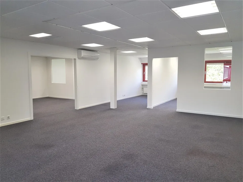 Bureau 138m² + dépôt 8m² en excellent état - Libre de suite