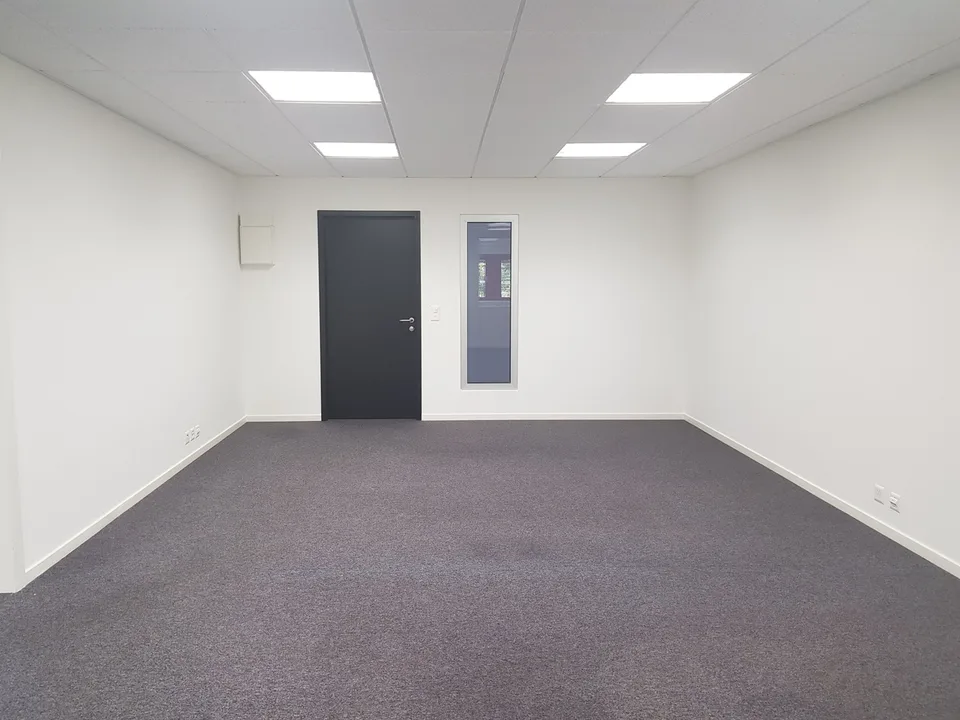 Bureau 138m² + dépôt 8m² en excellent état - Libre de suite