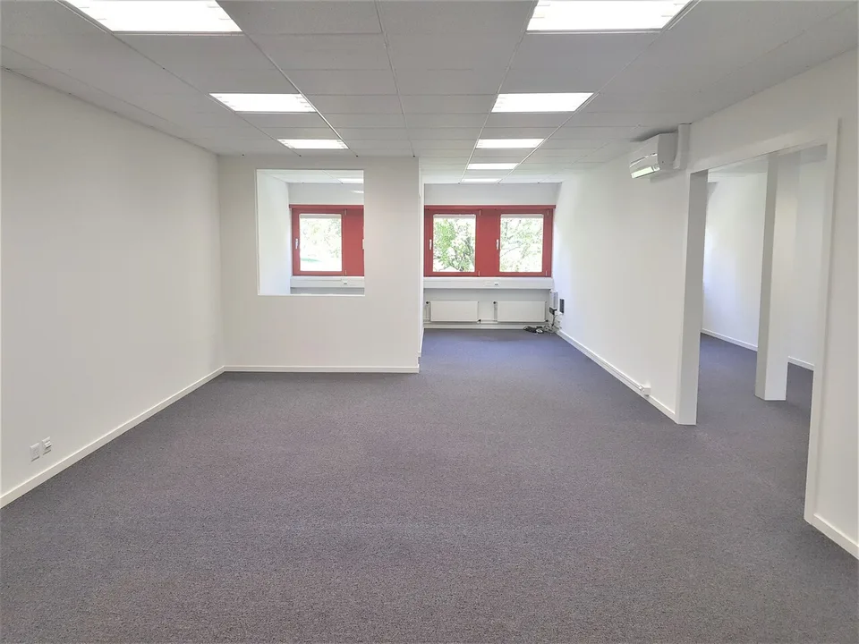 Bureau 138m² + dépôt 8m² en excellent état - Libre de suite