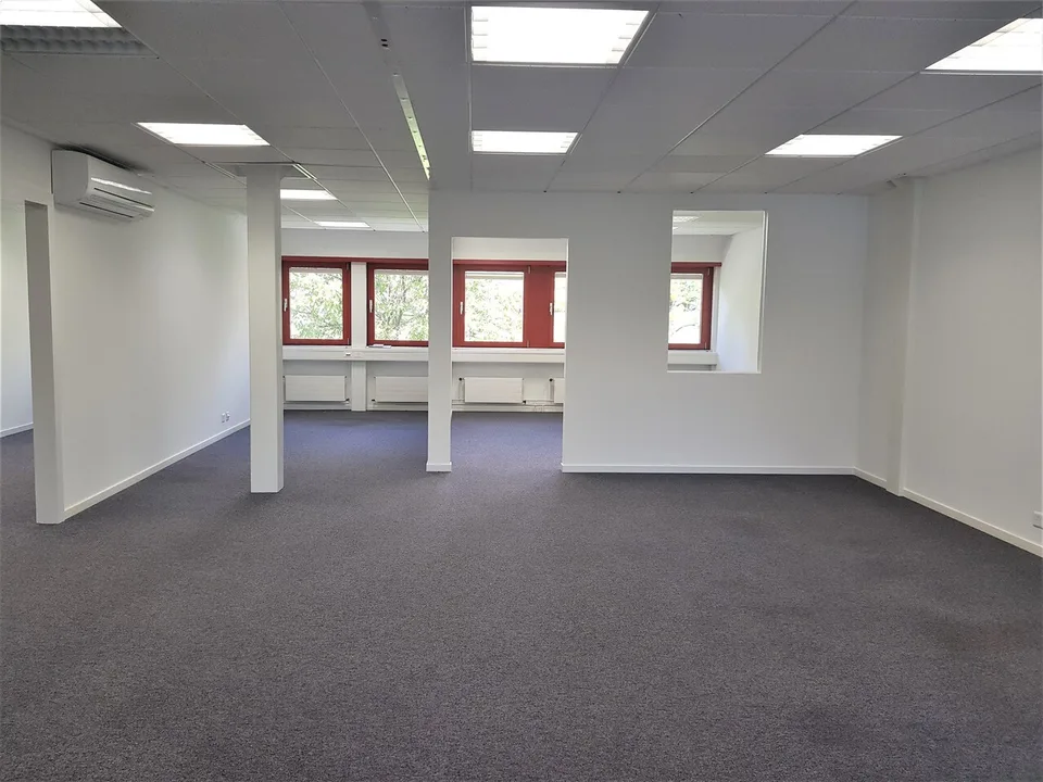 Bureau 138m² + dépôt 8m² en excellent état - Libre de suite