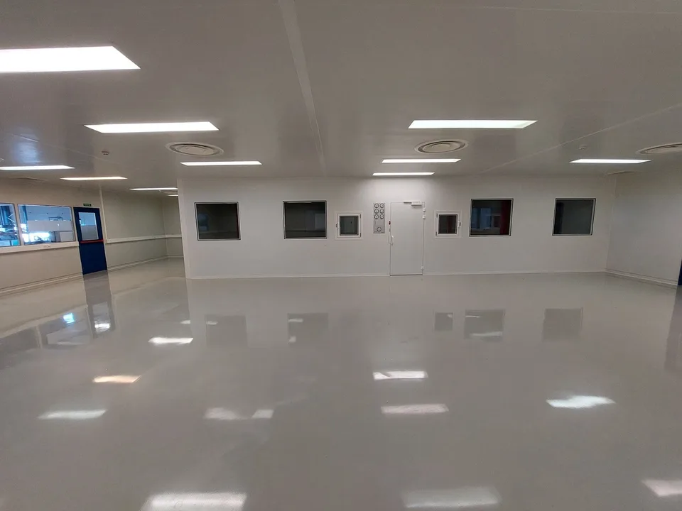 Surface 350 m2 - Laboratory/Clean Rooms