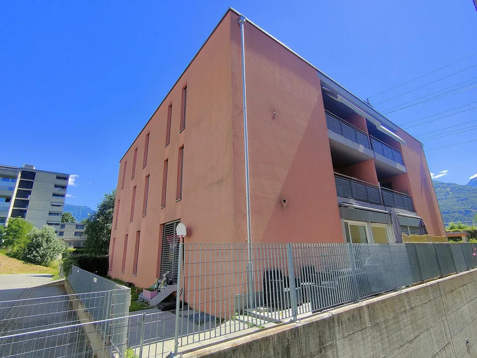 Wohnung 4 ½ Zimmer, 2. und letztes Stockwerk/Wohngebiet