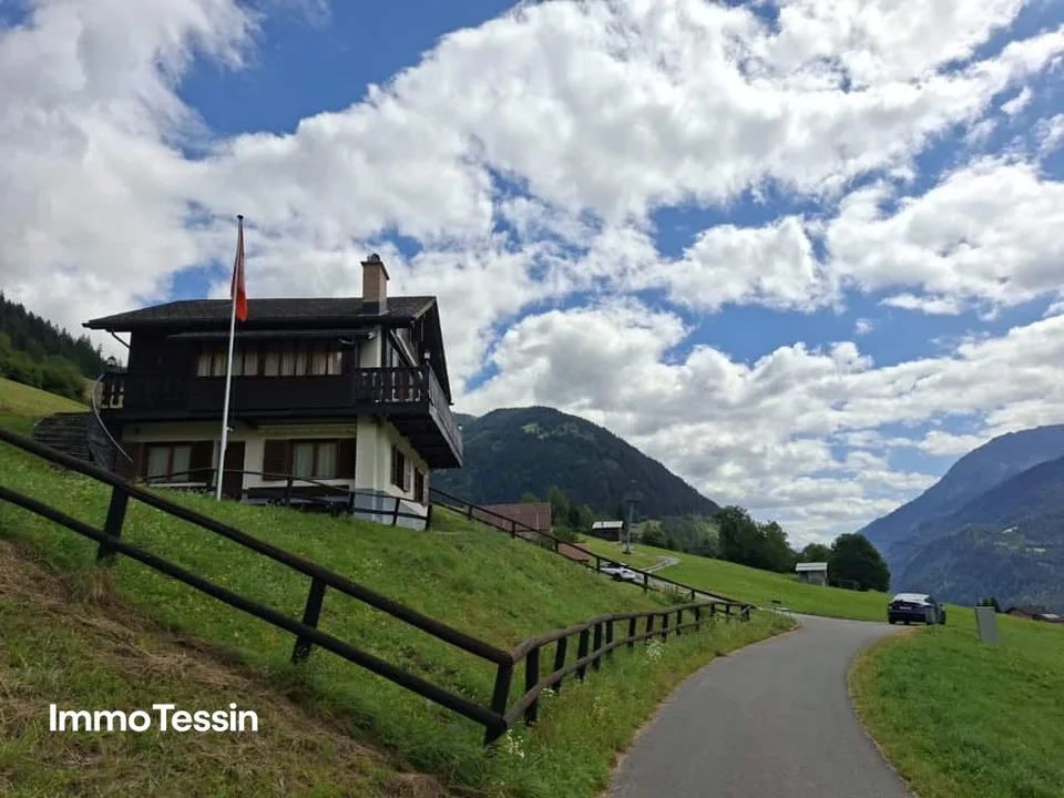 SECONDA CASA: Meraviglioso chalet con pregiate boiserie e appartamento indipendente in posizione soleggiata e isolata