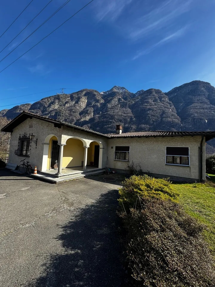 Haus zu verkaufen in der Gemeinde Iragna mit etwa 1570 m² Garten