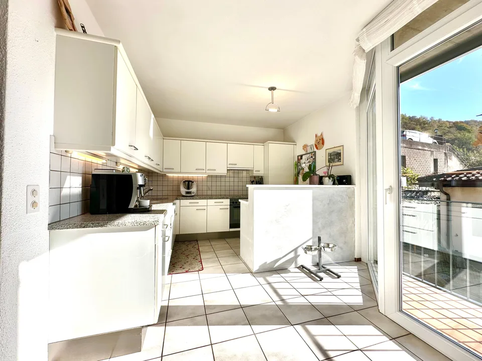 Charming single-family home with 4.5 rooms and building land.
