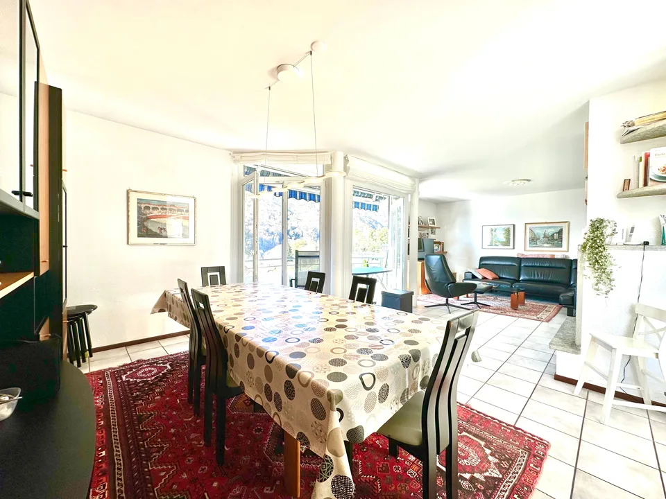 Charming single-family home with 4.5 rooms and building land.