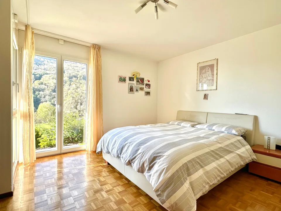 Affascinante casa unifamiliare da 4.5 locali con terreno edificabile . – Foto 18 von 24