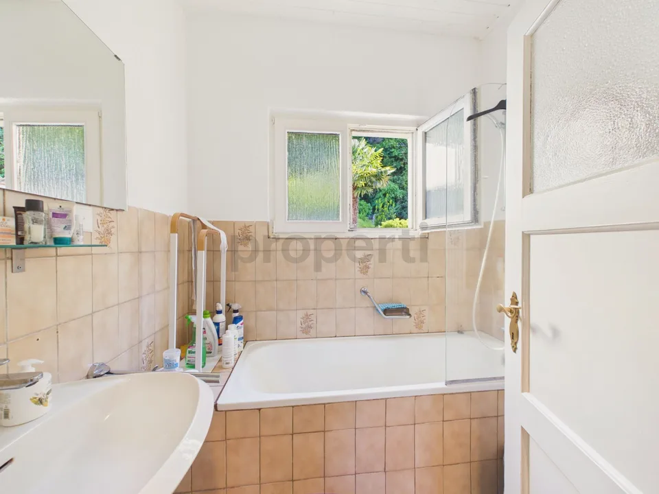 Renovierte Palazzina im Herzen von Contone: ein faszinierendes Dachgeschoss-Duplex und zwei bereits vermietete Wohnungen. – Foto 23 von 28