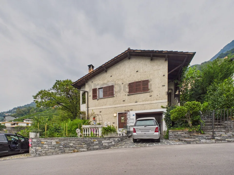 Doppelhaushälfte mit Panoramablick in Wohngegend von Cugnasco – Foto 1 von 30