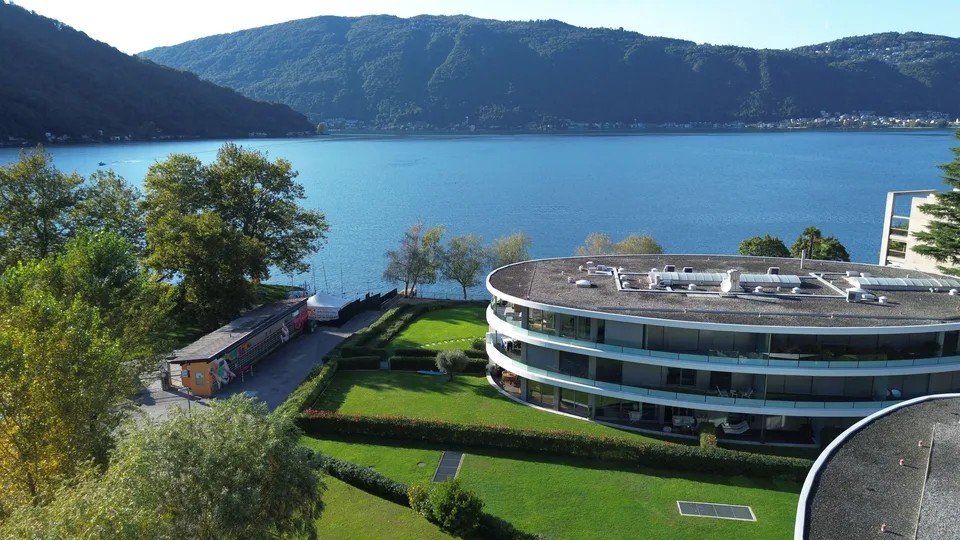 Appartamento 4.5  in bellissima posizione sul lago, PT con grande giardino / 4.5 Zimmer Wohnung in schöner Seelage, EG mit grossem Garten