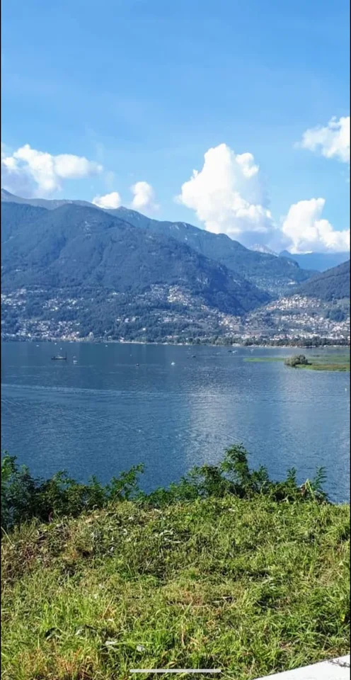 Terreno edificabile con vista panoramica sul Lago Maggiore e sulle montagne