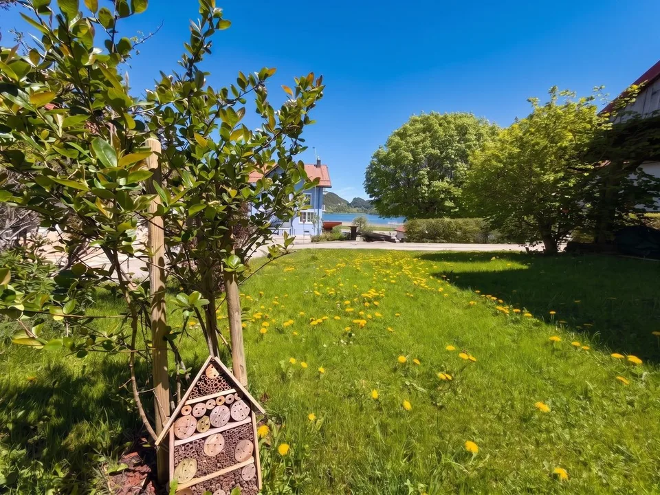 Maison à vendre aux Charbonnières de 6.5 pièces - 230 m², avec appartement de 2 pièces et grand jardin