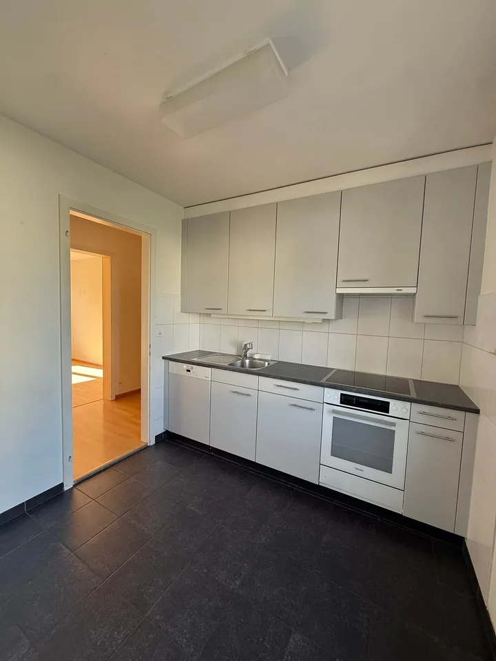 Helle 4-Zimmer-Wohnung mit Balkon in Pratteln