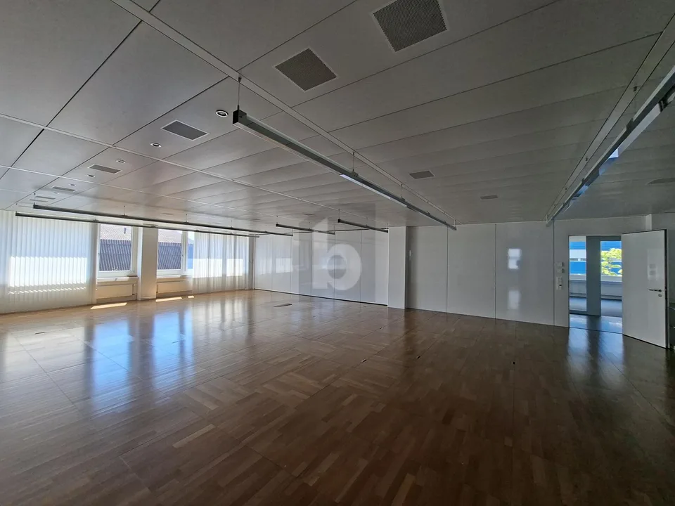 BEAUCOUP DE PLACE POUR VOTRE SUCCÈS COMMERCIAL