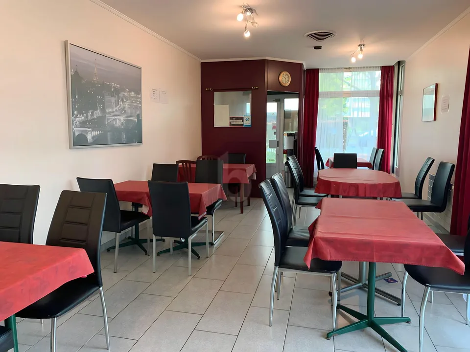 PROSPEROUS RESTAURANT WITH TERRACE AND BAR