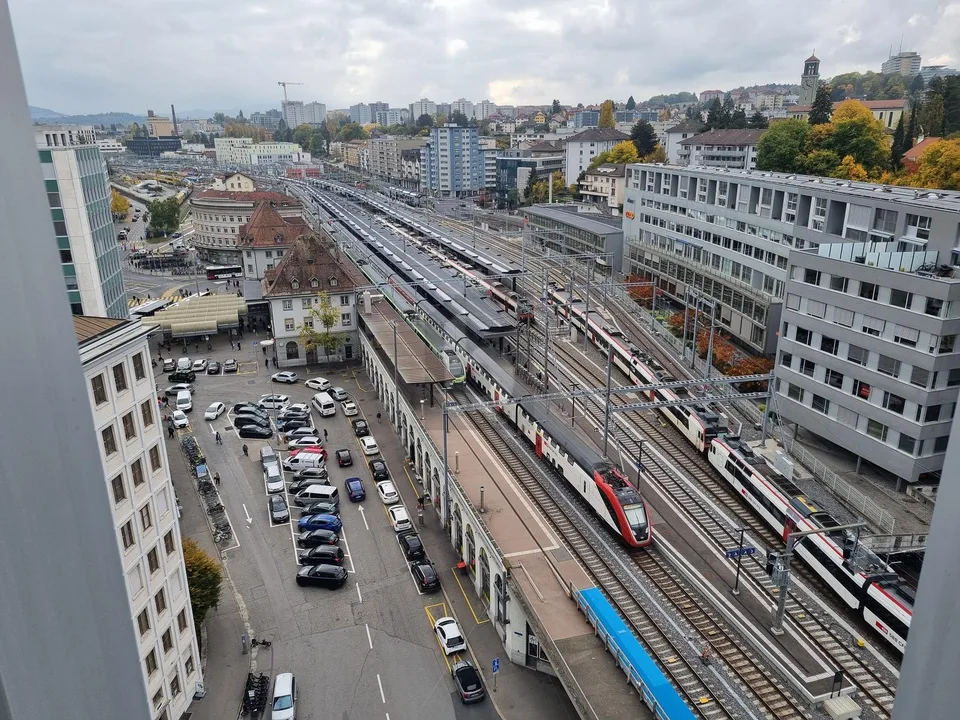 WORKSPACE WITH PANORAMIC VIEW