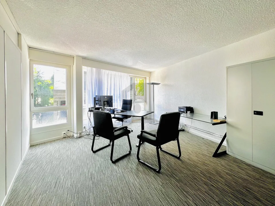 BEL ESPACE DE TRAVAIL AU CENTRE VILLE À SOUS-LOUER