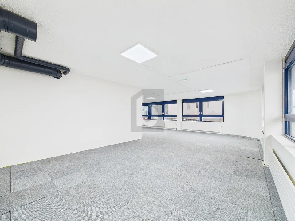 HELLER SHOWROOM AN TOP LAGE