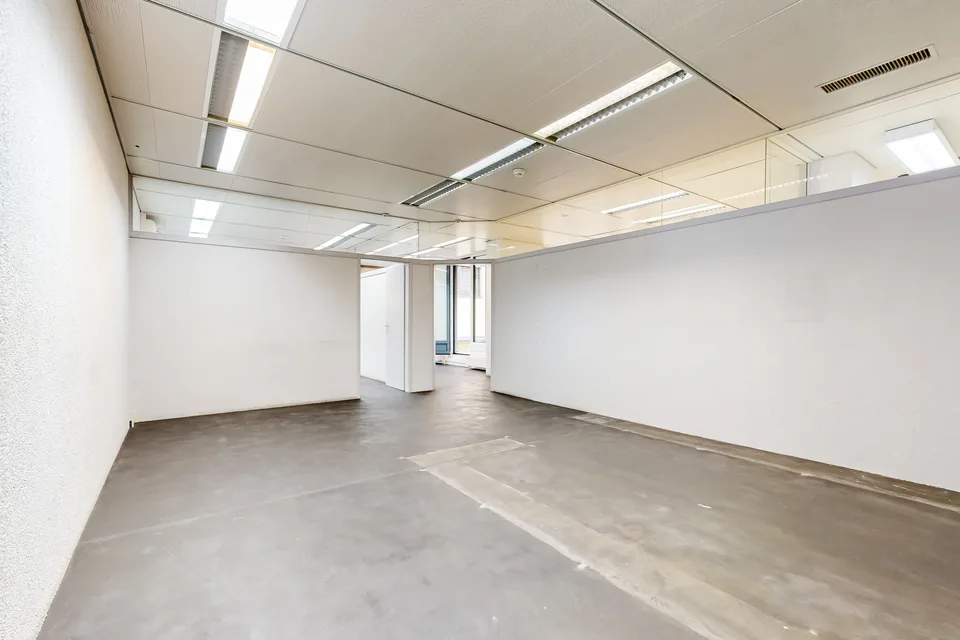 Commercial space on the ground floor of an administrative building