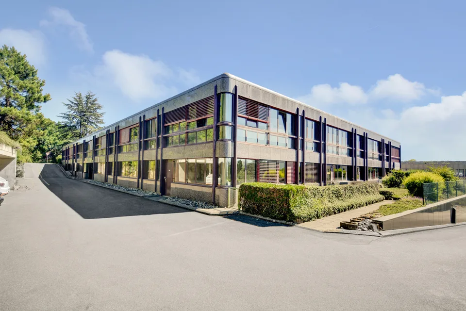 Bureau/atelier dès 23 m2 - ascenseur - Bail flexible