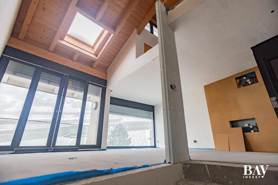 Triplex mit privatem Aufzug in einer wunderschönen Umgebung. Ausführung nach Wunsch des Mieters