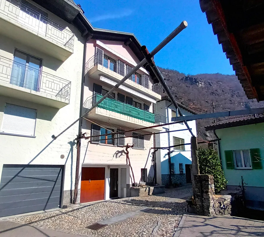 Mehrfamilienhaus in Giornico