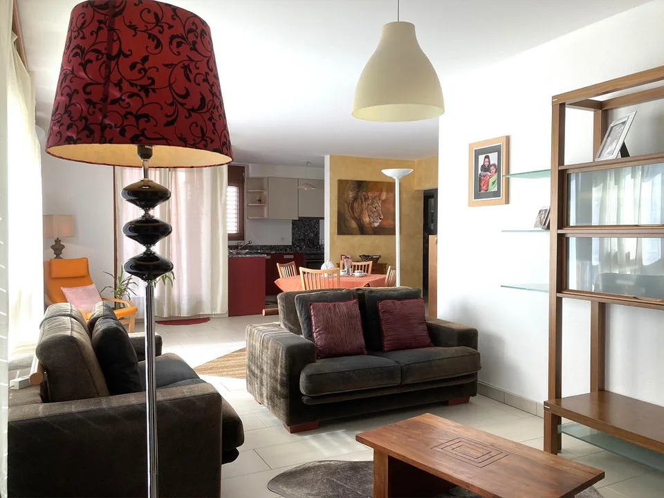 Penthouse 4 1/2 + Box, Places de Parking et Jardin/Zone de Jardin à Giubiasco