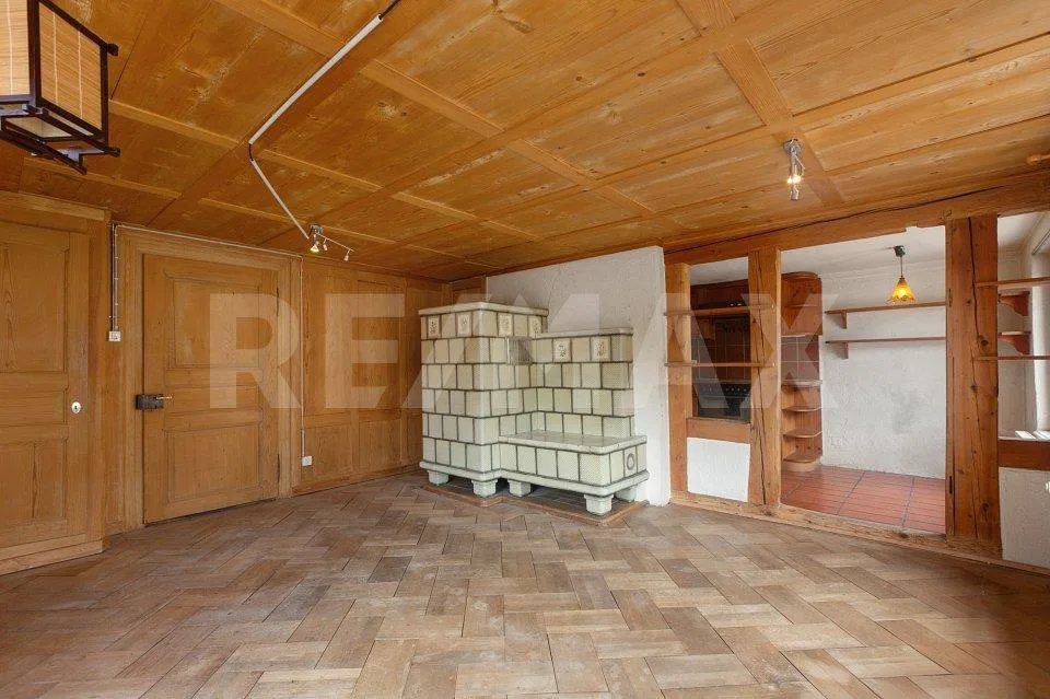 5.5-room residential building with commercial and retail space