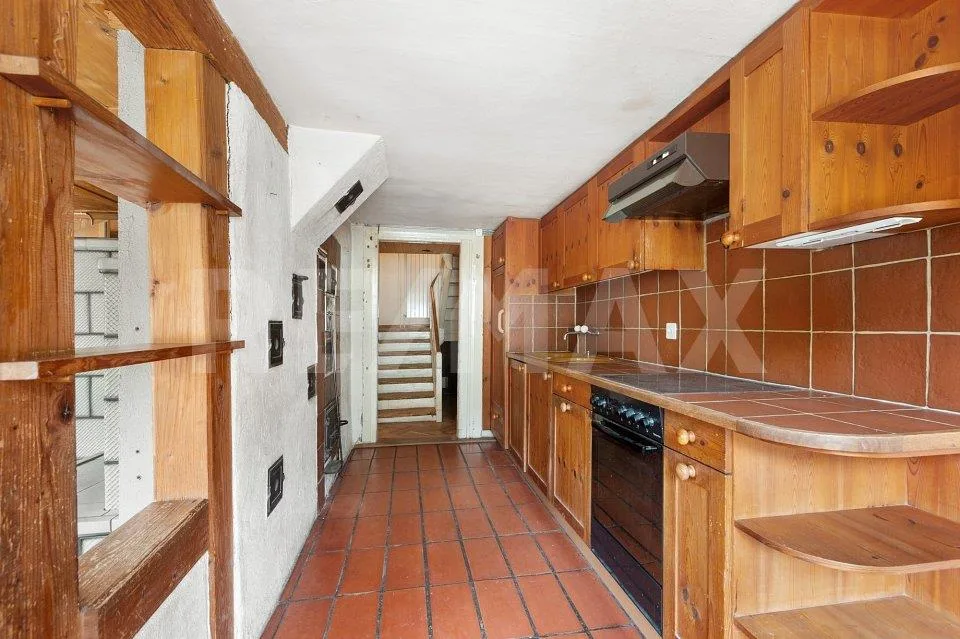 5.5-room residential building with commercial and retail space