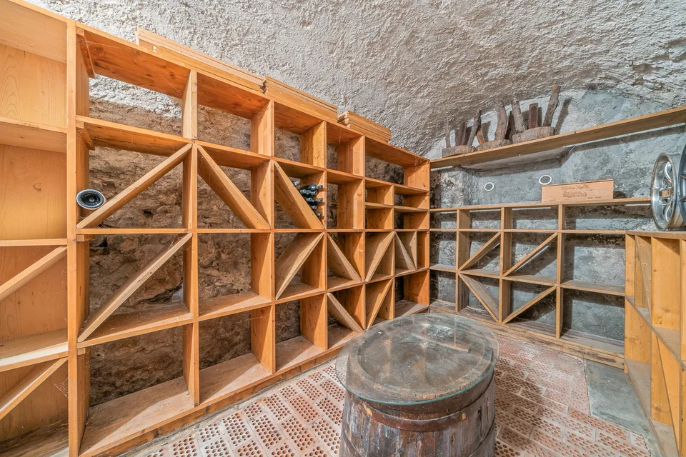 Dorfhaus mit 3 Wohnungen, Garten und Grundstückspotenzial – Foto 8 von 28