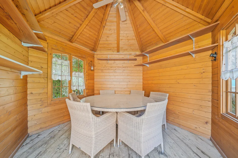 Dorfhaus mit 3 Wohnungen, Garten und Grundstückspotenzial – Foto 27 von 28