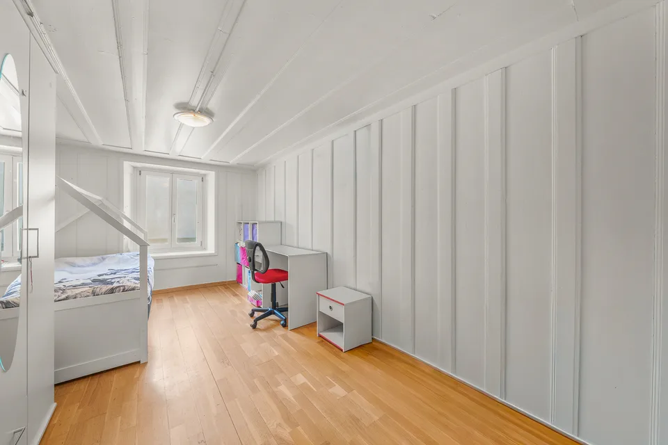 Dorfhaus mit 3 Wohnungen, Garten und Grundstückspotenzial – Foto 15 von 28